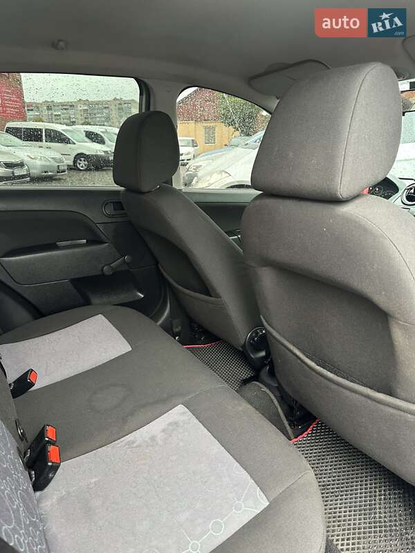 Хэтчбек Ford Fiesta 2006 в Смеле