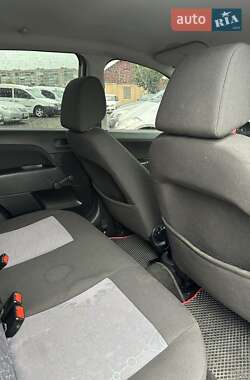 Хэтчбек Ford Fiesta 2006 в 