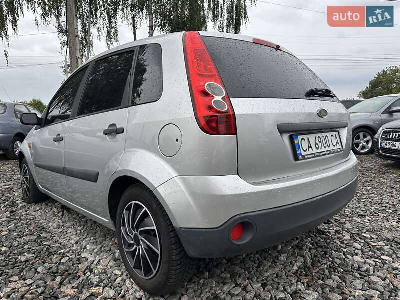 Хэтчбек Ford Fiesta 2006 в Смеле