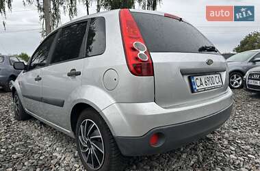 Хэтчбек Ford Fiesta 2006 в 