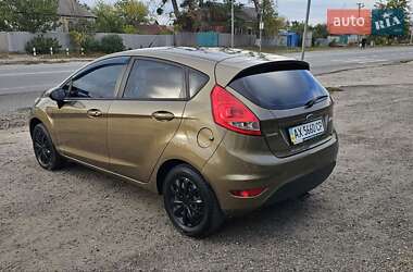 Хэтчбек Ford Fiesta 2012 в 