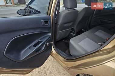 Хэтчбек Ford Fiesta 2012 в 