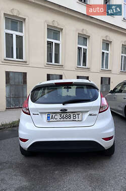 Хэтчбек Ford Fiesta 2016 в 