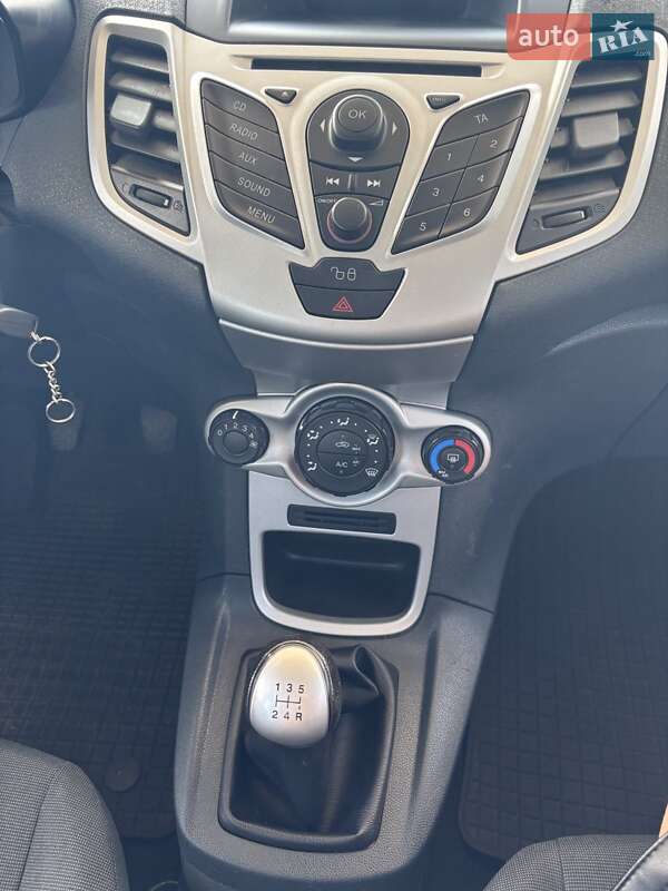Хэтчбек Ford Fiesta 2011 в Львове