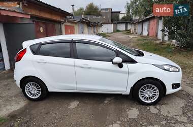 Хэтчбек Ford Fiesta 2015 в 