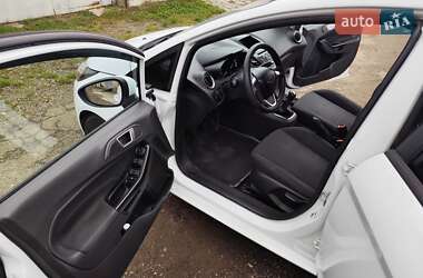 Хэтчбек Ford Fiesta 2015 в 