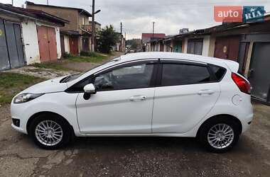 Хэтчбек Ford Fiesta 2015 в 
