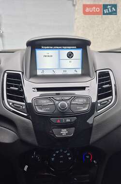 Хэтчбек Ford Fiesta 2019 в 