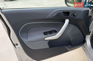 Хэтчбек Ford Fiesta 2009 в 