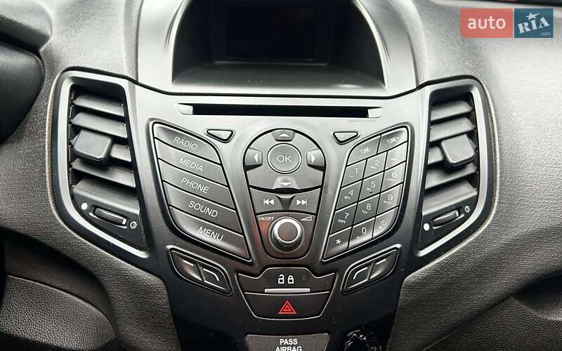 Седан Ford Fiesta 2018 в Черновцах