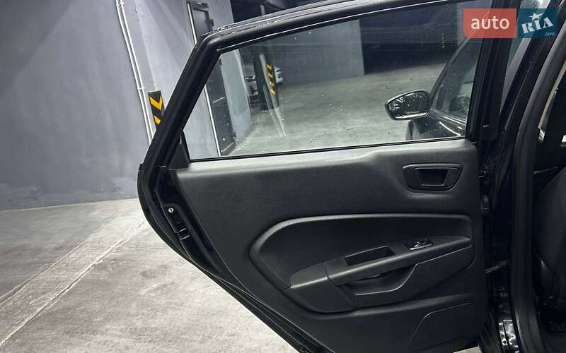 Седан Ford Fiesta 2018 в Черновцах