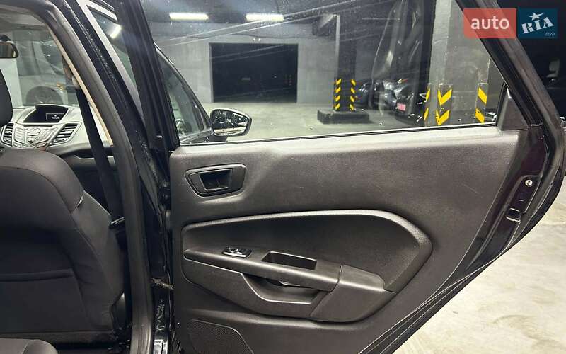 Седан Ford Fiesta 2018 в Черновцах