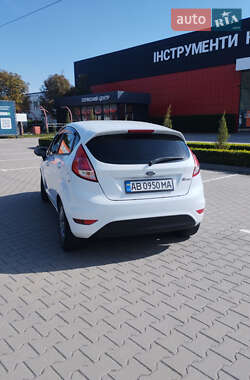 Хэтчбек Ford Fiesta 2016 в 