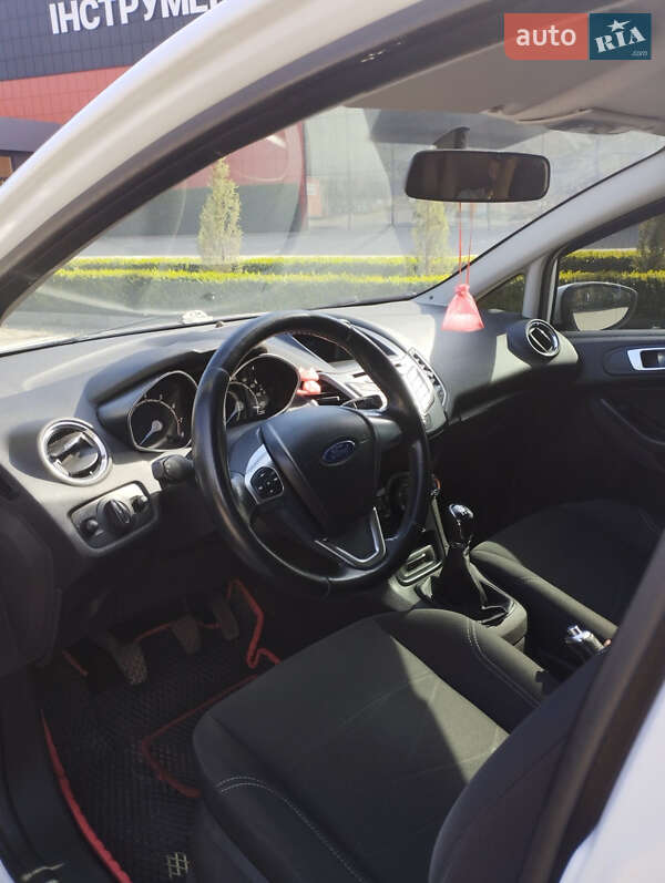 Хэтчбек Ford Fiesta 2016 в Виннице