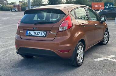 Хэтчбек Ford Fiesta 2015 в 