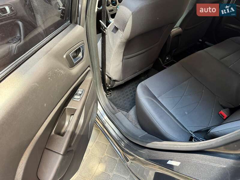 Седан Ford Fiesta 2014 в Сумах