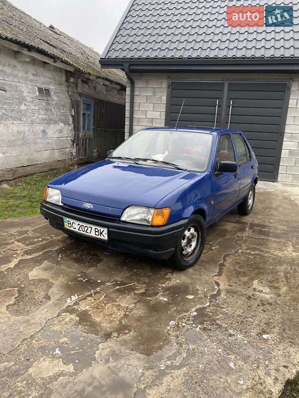 Хэтчбек Ford Fiesta 1992 в 