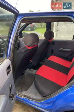 Хэтчбек Ford Fiesta 1992 в 