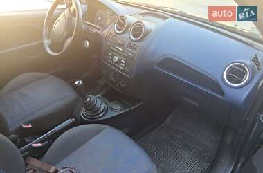Хэтчбек Ford Fiesta 2005 в 