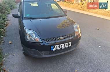 Хэтчбек Ford Fiesta 2005 в 