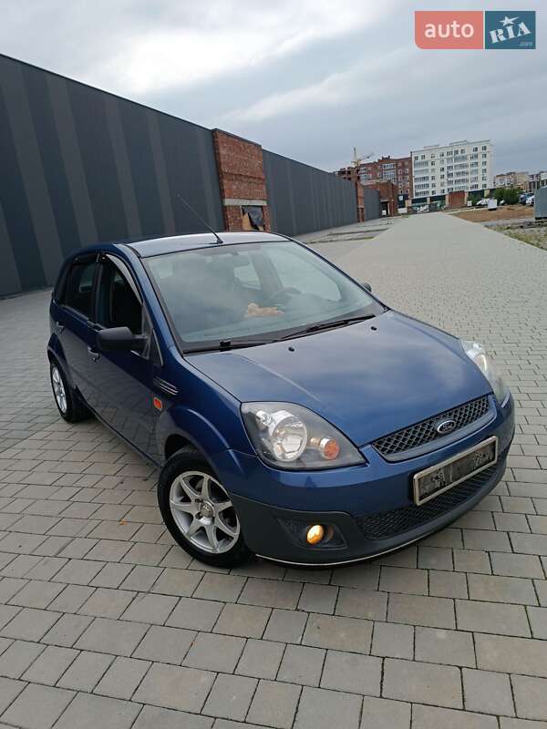 Хэтчбек Ford Fiesta 2008 в 