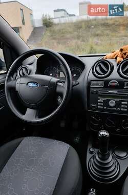 Хэтчбек Ford Fiesta 2008 в 