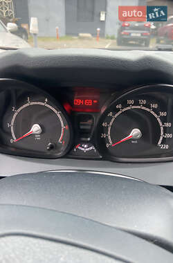 Хэтчбек Ford Fiesta 2011 в 