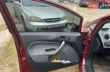 Хэтчбек Ford Fiesta 2011 в 