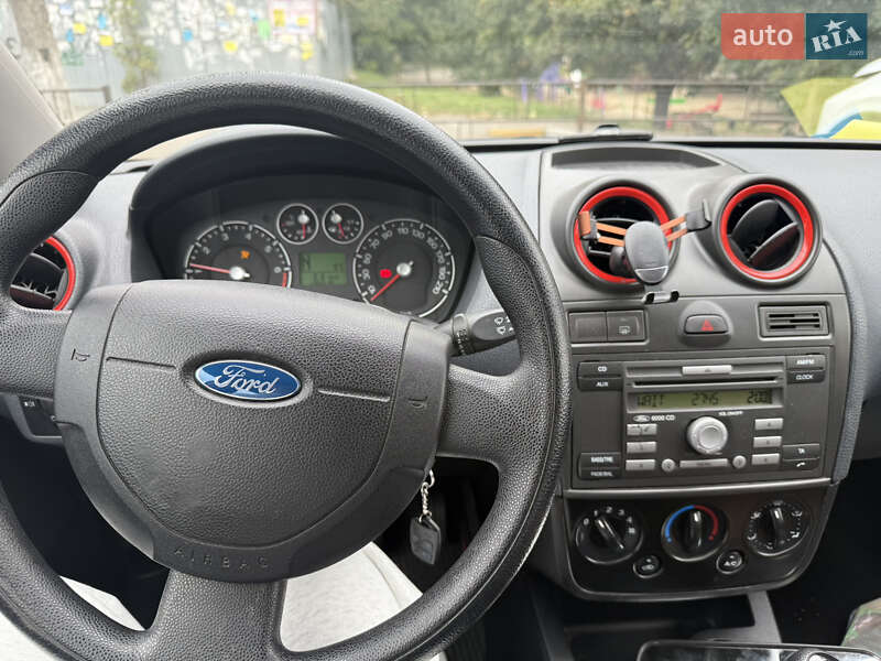 Хэтчбек Ford Fiesta 2008 в Обухове