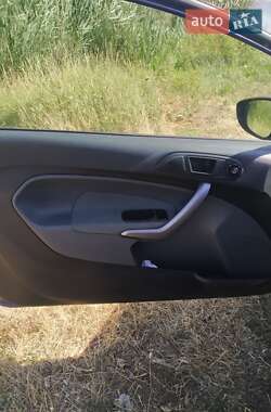 Хэтчбек Ford Fiesta 2011 в 