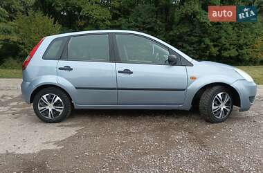 Хэтчбек Ford Fiesta 2005 в 