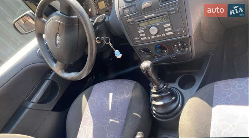 Хэтчбек Ford Fiesta 2006 в Кропивницком