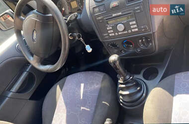 Хэтчбек Ford Fiesta 2006 в 