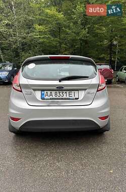 Хэтчбек Ford Fiesta 2016 в 