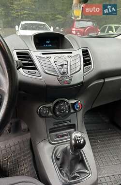 Хэтчбек Ford Fiesta 2016 в 