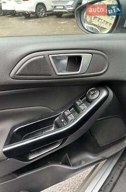 Хэтчбек Ford Fiesta 2016 в 