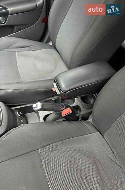 Хэтчбек Ford Fiesta 2016 в 