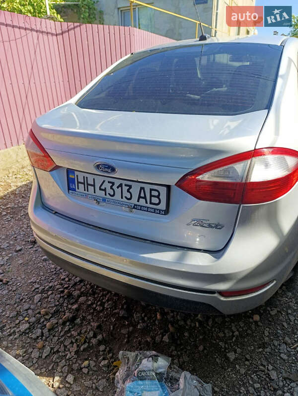 Седан Ford Fiesta 2015 в Одессе