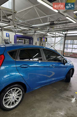 Хэтчбек Ford Fiesta 2011 в 