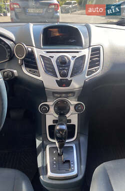 Хэтчбек Ford Fiesta 2011 в 