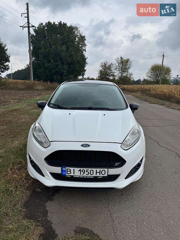 Хэтчбек Ford Fiesta 2018 в 