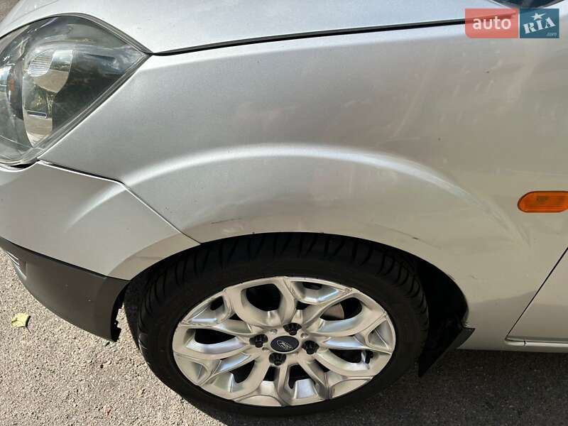 Хэтчбек Ford Fiesta 2006 в Киеве