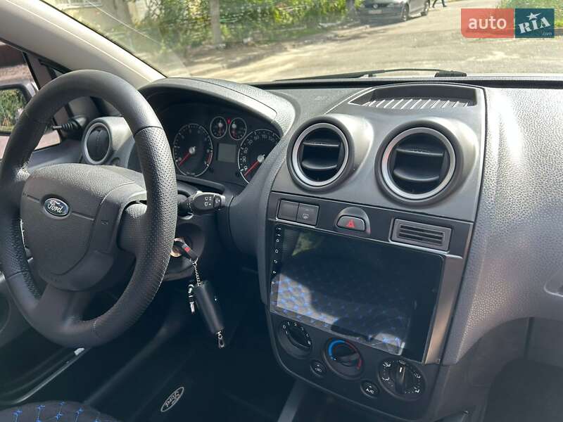 Хэтчбек Ford Fiesta 2006 в Киеве