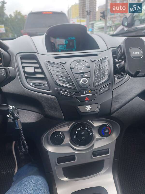 Хэтчбек Ford Fiesta 2017 в Киеве