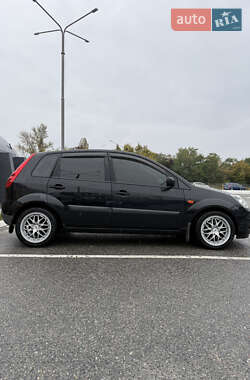 Хэтчбек Ford Fiesta 2008 в 
