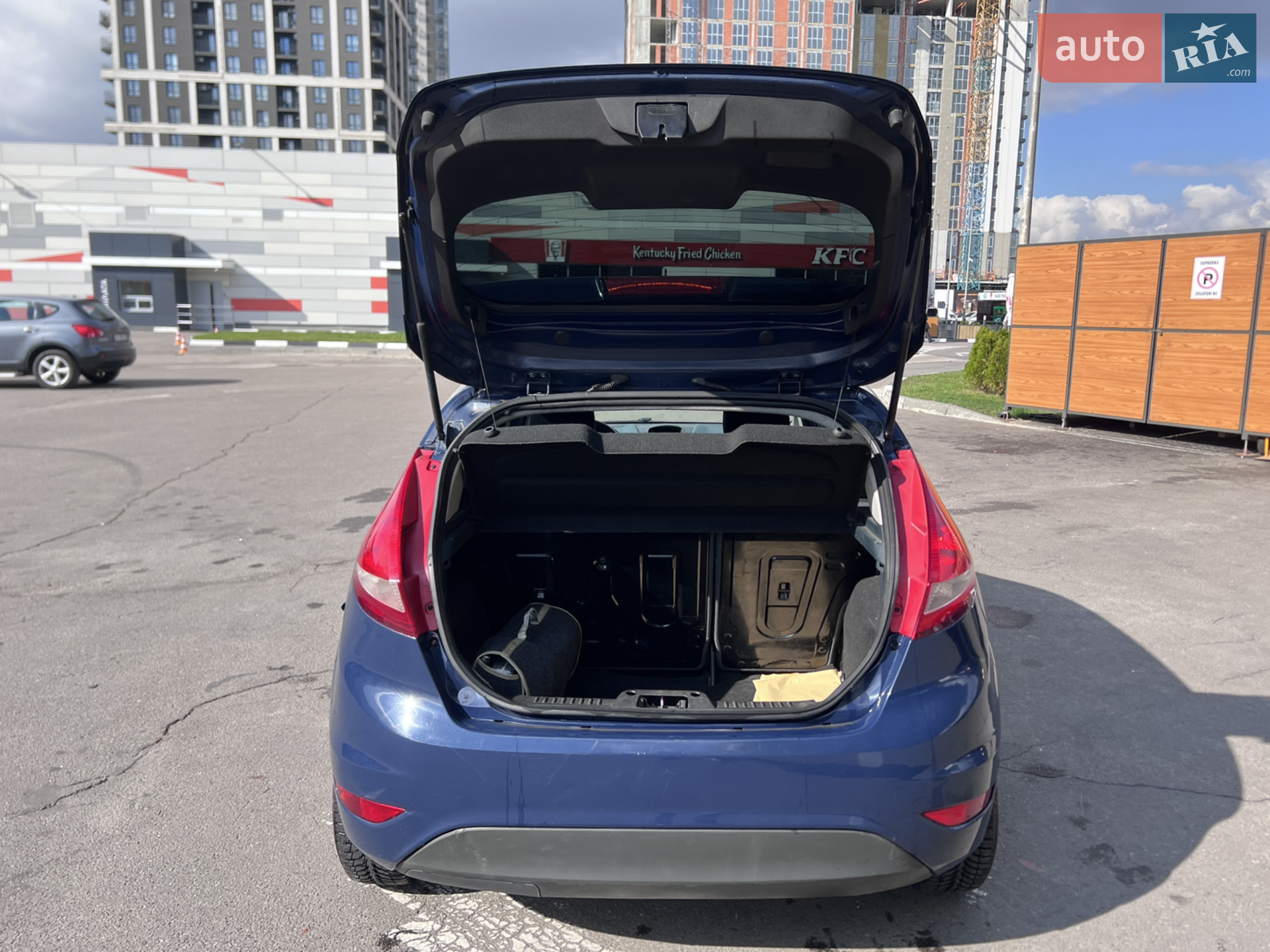 2010 Ford Fiesta - мініатюра 11