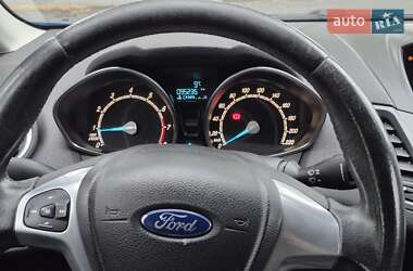 Хэтчбек Ford Fiesta 2016 в 