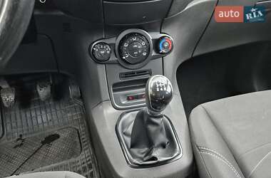 Хэтчбек Ford Fiesta 2016 в 