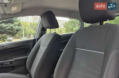 Хэтчбек Ford Fiesta 2016 в 