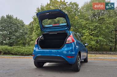 Хэтчбек Ford Fiesta 2016 в 